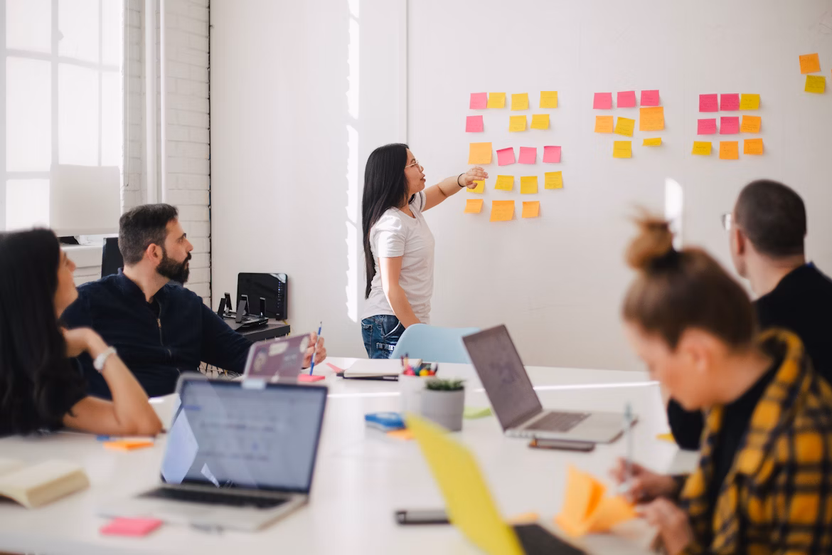 Apa Itu AI Change Management dan Bagaimana Cara Kerjanya?