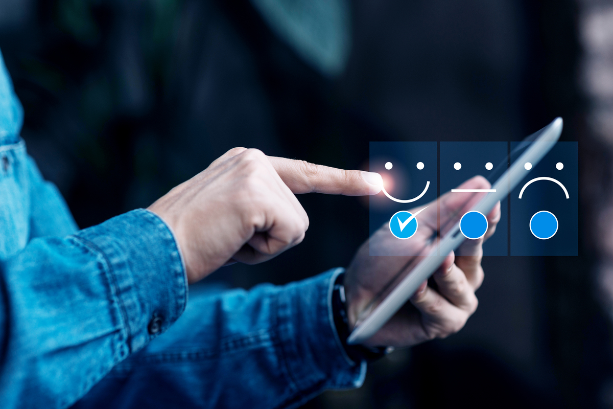 AI Sentiment Analysis untuk Real-Time Brand Monitoring di Industri FMCG